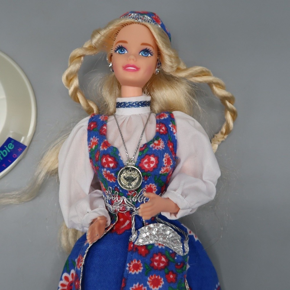 1995 Mattel Norwegian Barbie Doll World Culture Collection Vintage Fashion Doll